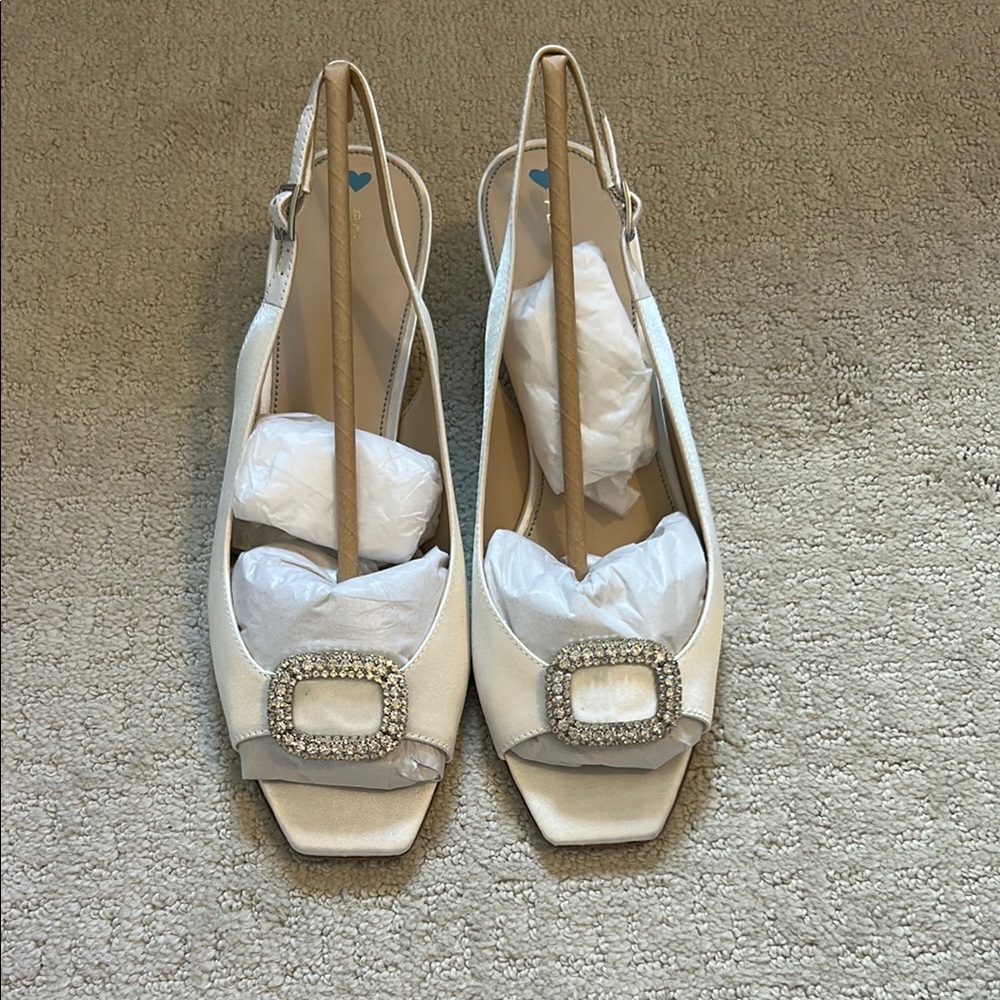 Pelle Moda Elegant White Slingback Heels